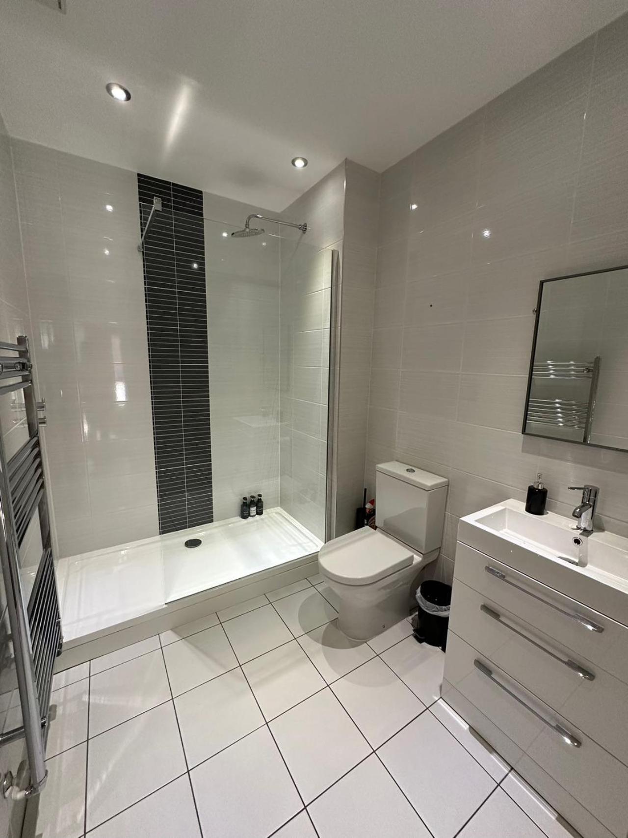 Spacious 4Br 4Ba Gated Townhouse With Balconies, Central Jq Бирмингем Экстерьер фото