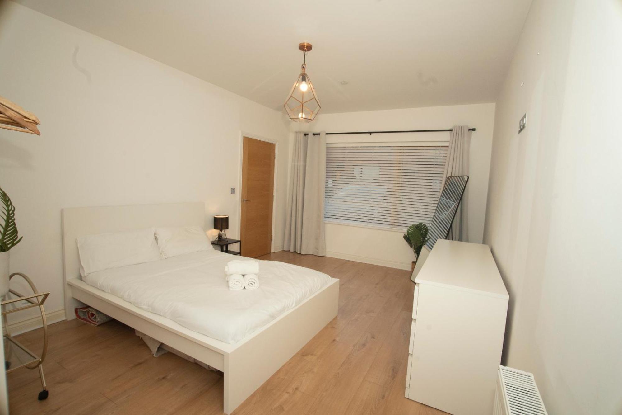 Spacious 4Br 4Ba Gated Townhouse With Balconies, Central Jq Бирмингем Экстерьер фото