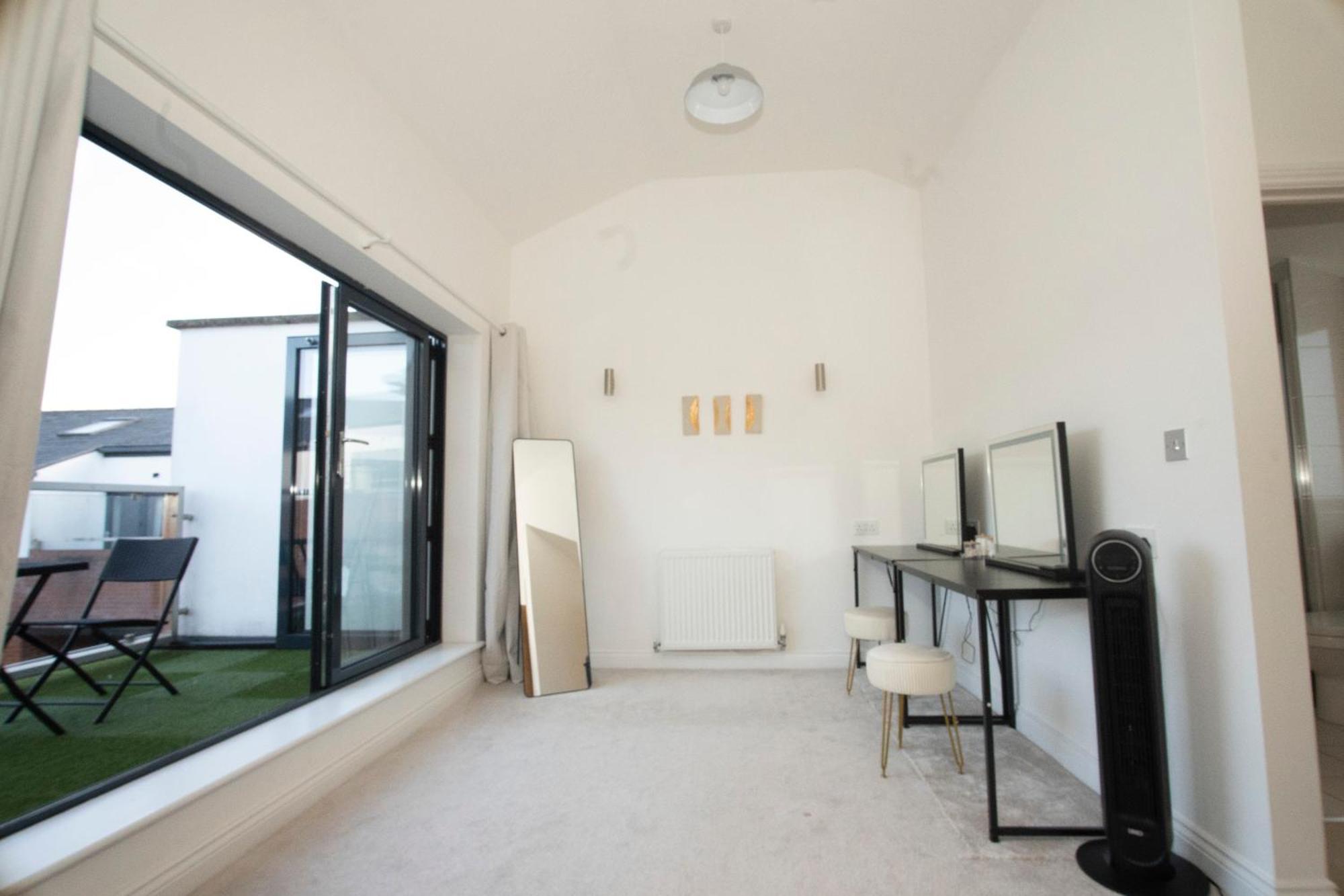 Spacious 4Br 4Ba Gated Townhouse With Balconies, Central Jq Бирмингем Экстерьер фото